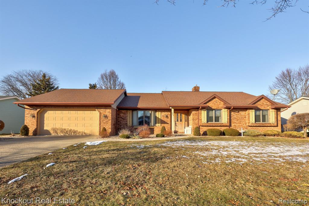 686 Willow Lane, Frankenmuth, MI 48734 — front exterior