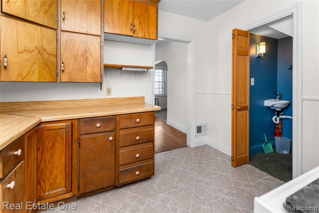 433 Kings Highway, Wyandotte, MI 48192 — Photo 13