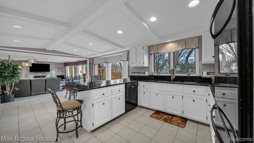 404 SHELLBOURNE Drive, Rochester Hills, MI 48309 — Photo 15