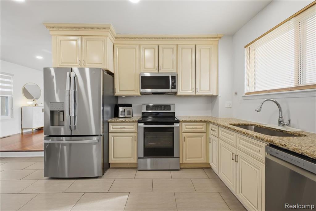 42151 Jason Drive, Clinton Twp, MI 48038 — Photo 10