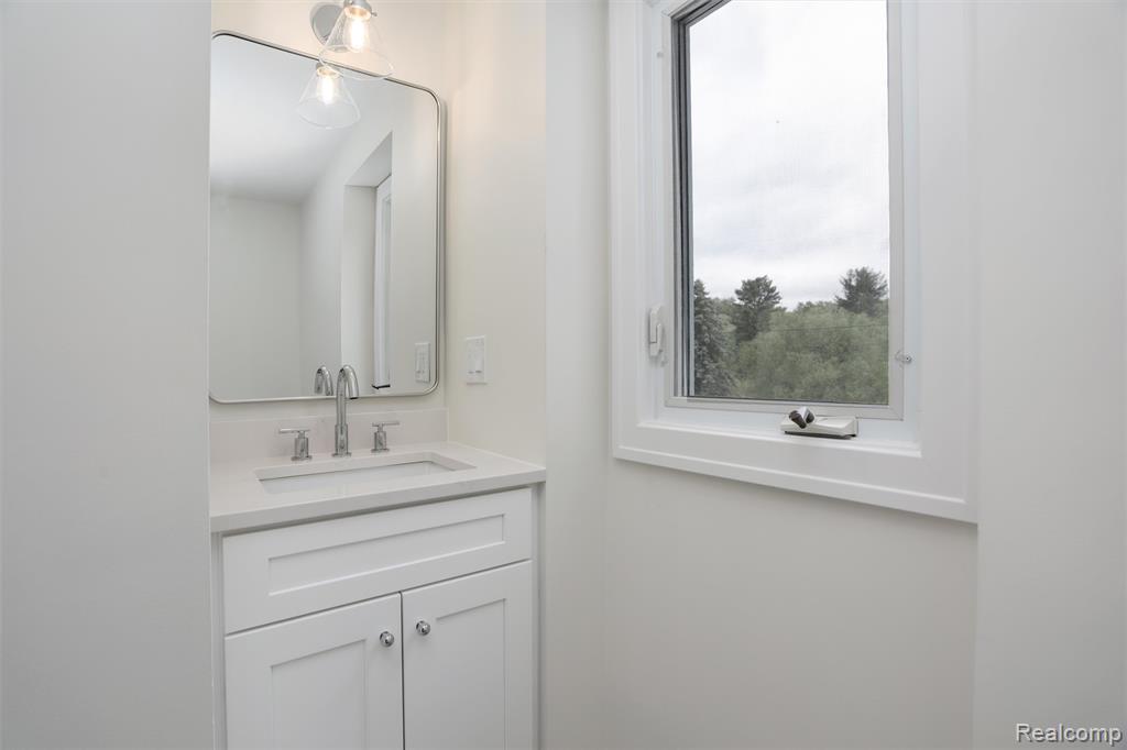 941 Viewland Drive, Rochester, MI 48309 — Photo 38