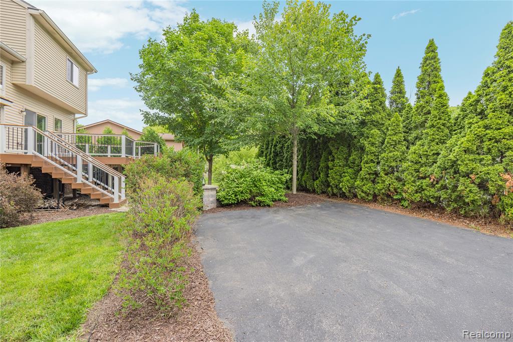 730 Leon Road, Walled Lake, MI 48390 — Photo 53