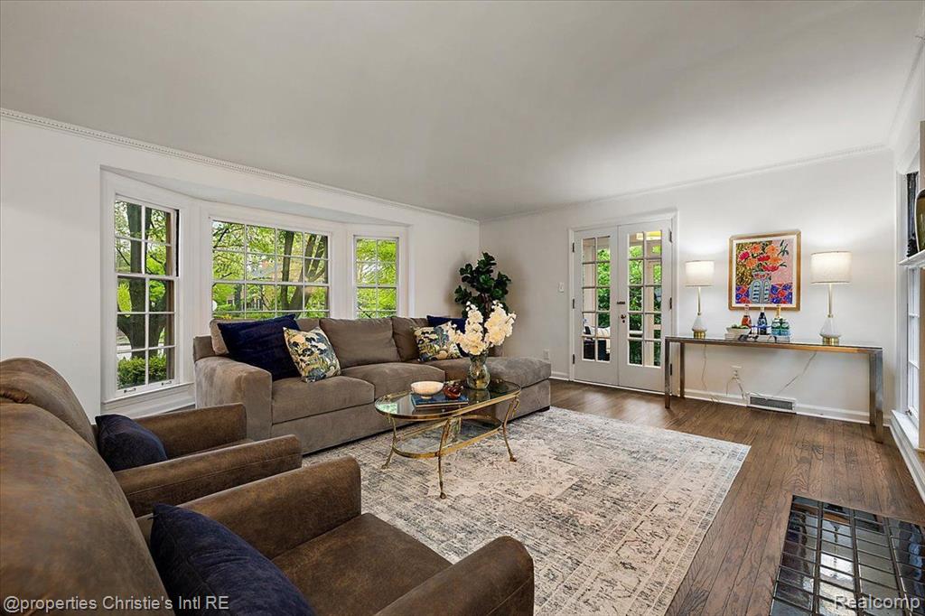 75 Grosse Pointe Blvd, Grosse Pointe Farms, MI 48236 — Photo 3