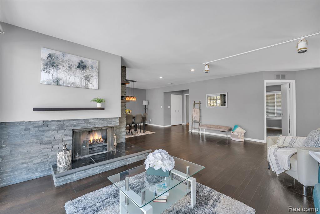 7258 Creeks Bend Court, West Bloomfield, MI — Photo 17