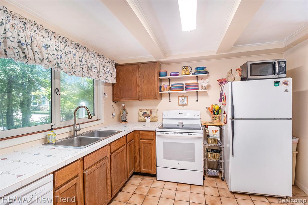 4044 Fieldview Avenue, West Bloomfield, MI 48324 — Photo 18