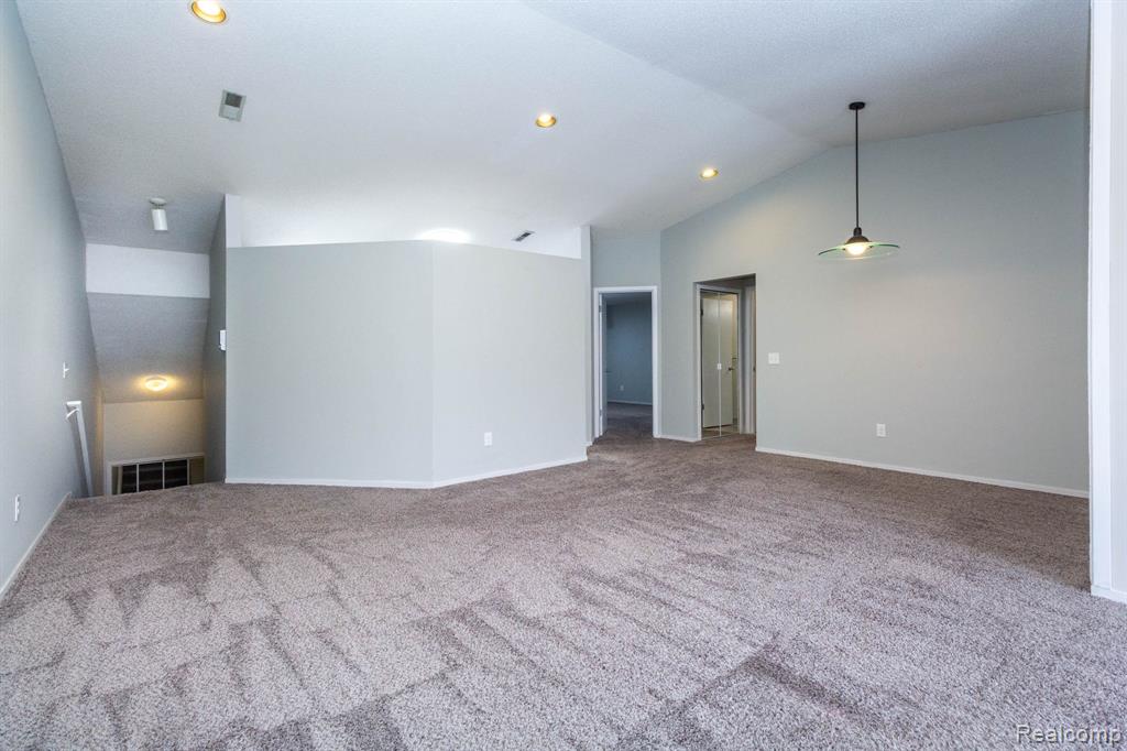 6580 Ridgefield Circle, 202, West Bloomfield, MI — Photo 6