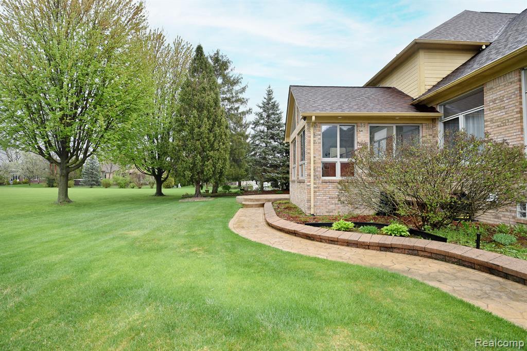 4297 SPRINGBROOK Drive, Sterling Heights, MI 48314 — Photo 42