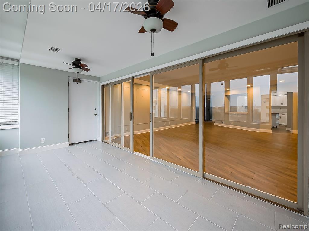 43000 12 Oaks Crescent Drive, 5022, Novi, MI 48377 — Photo 12