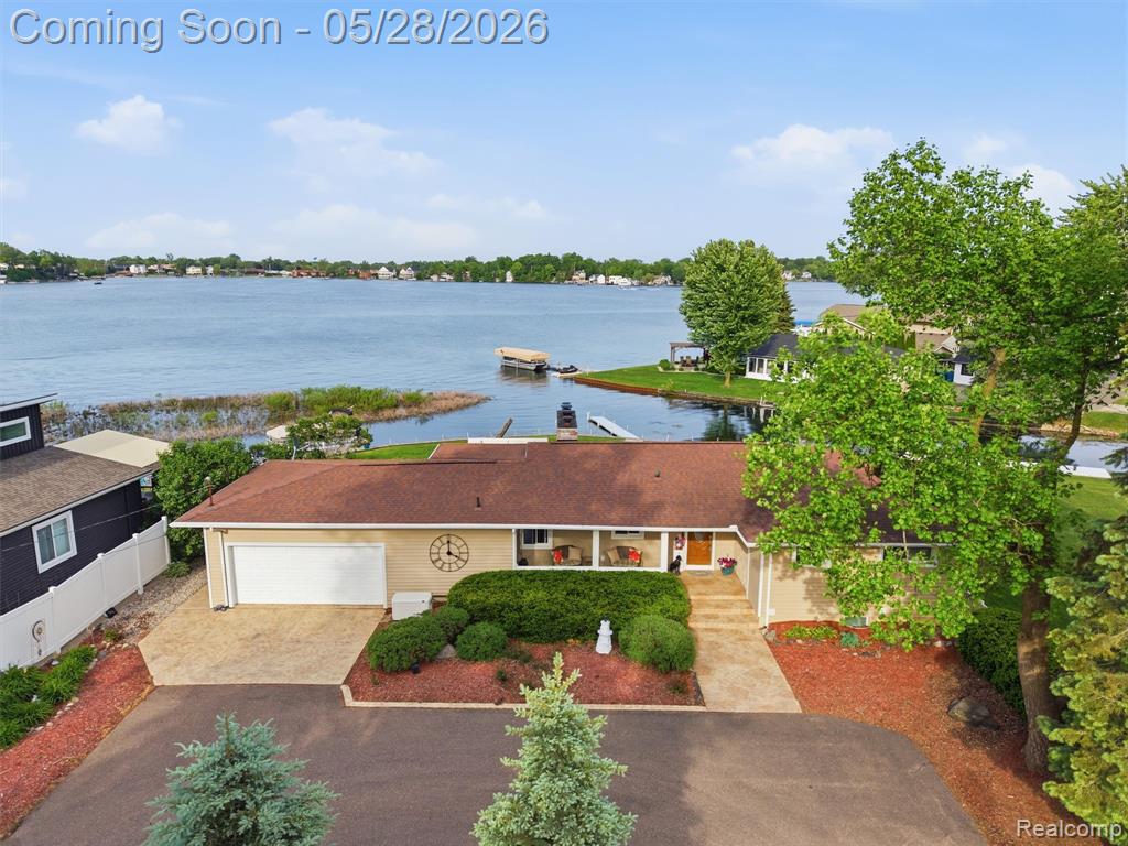 12099 Torrey Road, Fenton, MI 48430