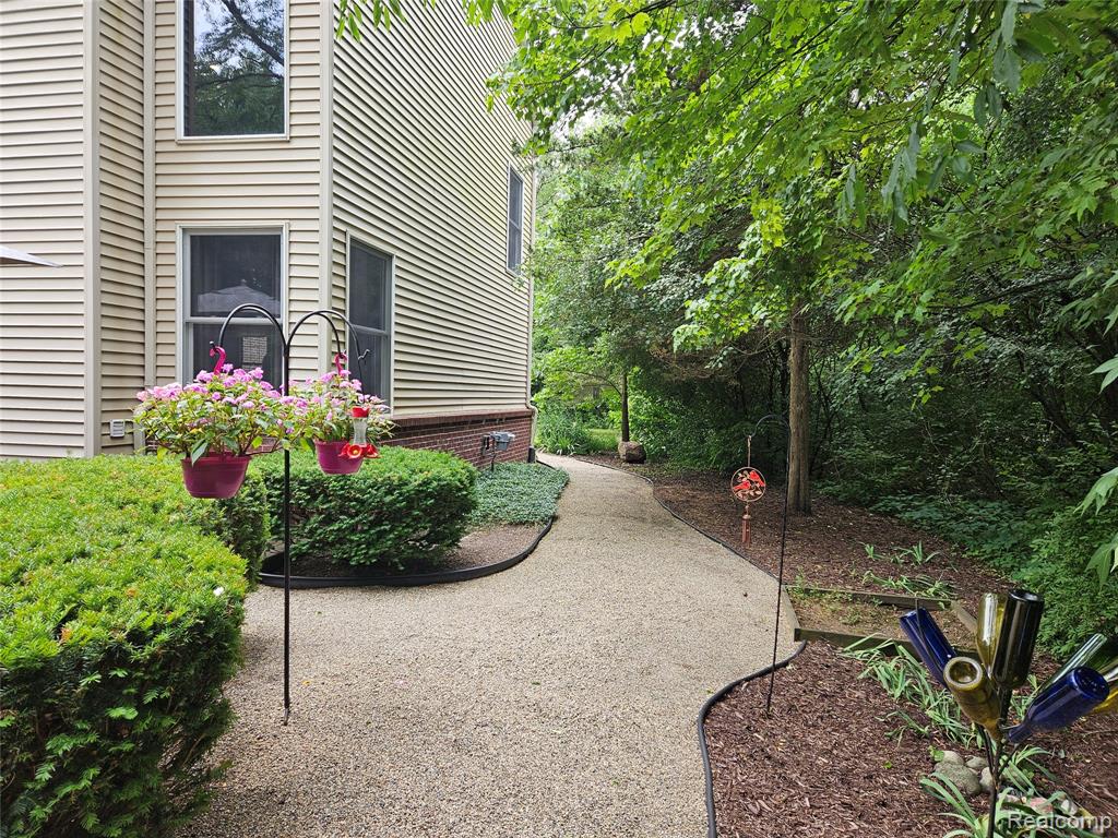 8499 Bishop Road, Brighton, MI 48116 — Photo 6