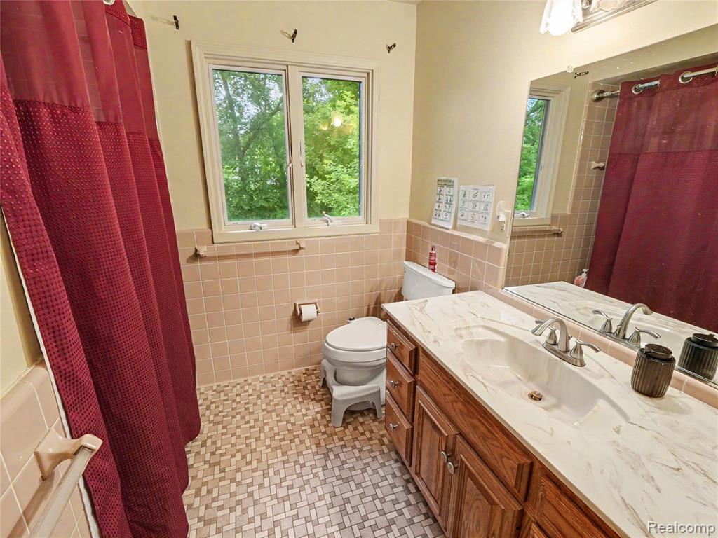 8614 Meadowland Court, Saline, MI 48176 — Photo 13