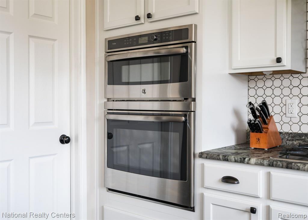 527 SOUTHSHORE Drive, Oxford, MI 48371 — Photo 16