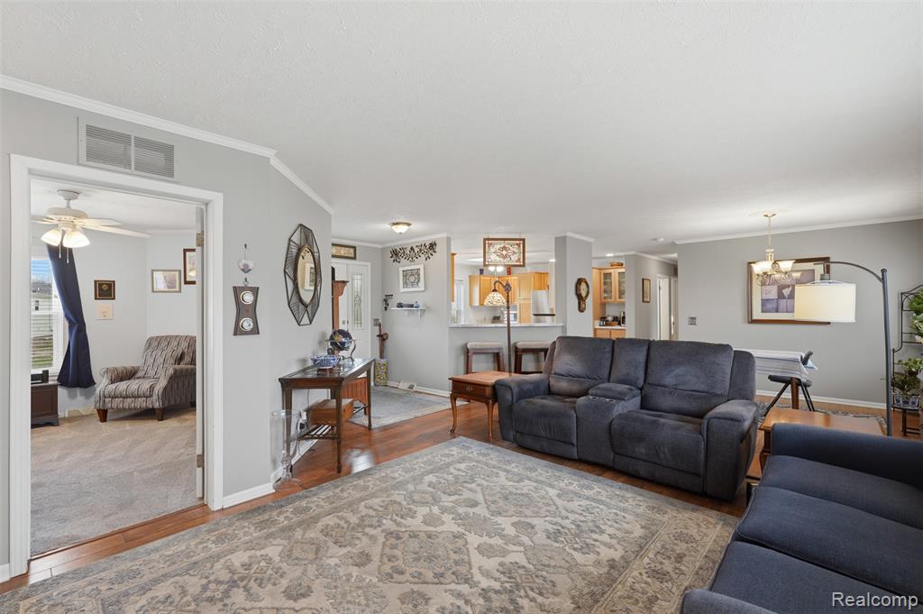 11186 Chestnut Hill Court, South Lyon, MI 48178 — Photo 8