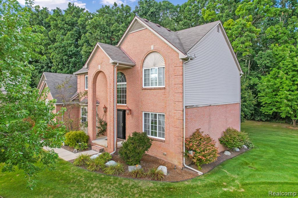 30182 Magnolia Dr Magnolia Drive, New Hudson, MI 48165 — Photo 2