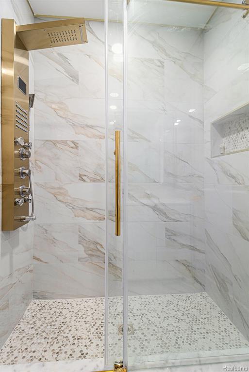 8601 INDEPENDENCE Drive, Sterling Heights, MI 48313 — Photo 11