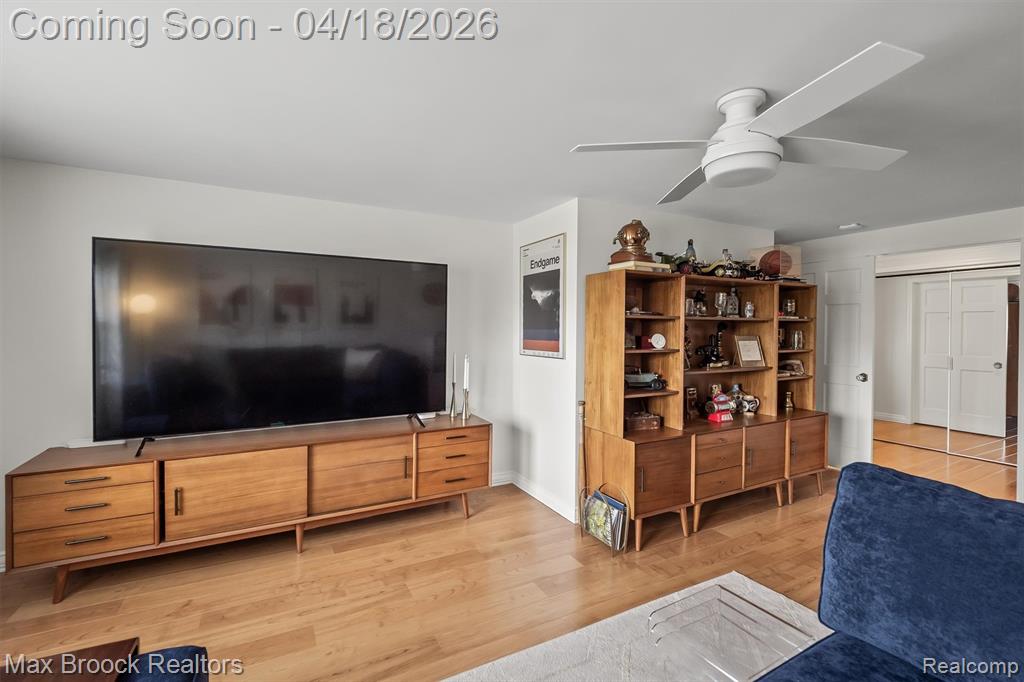 7359 Coach Lane, West Bloomfield, MI — Photo 45