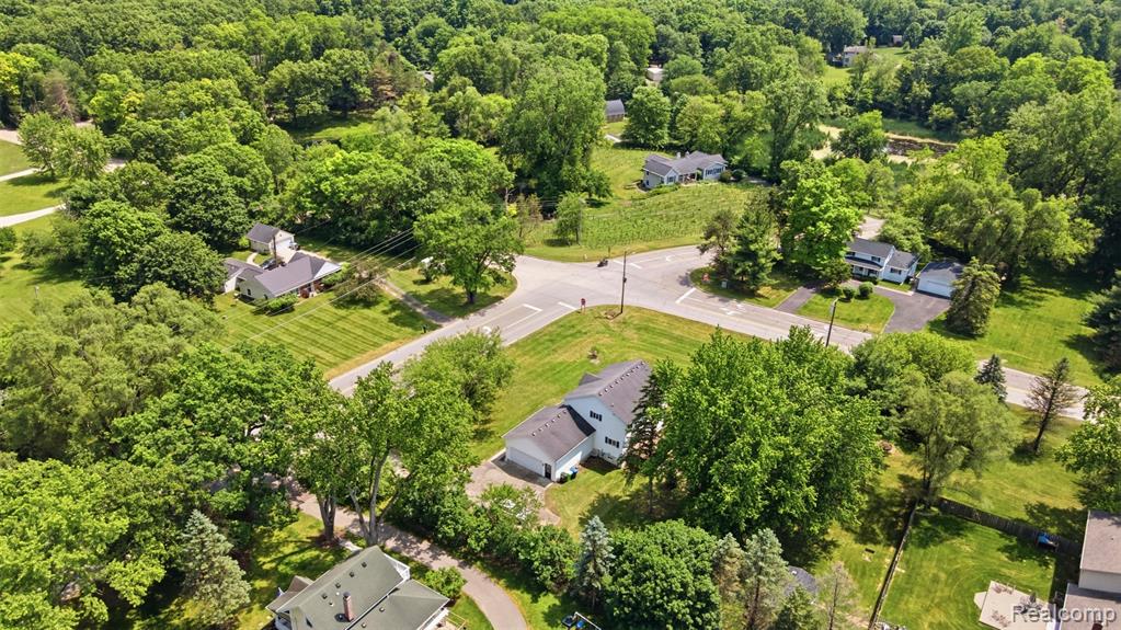 4482 Pleasant Valley Road, Brighton, MI 48114 — Photo 32