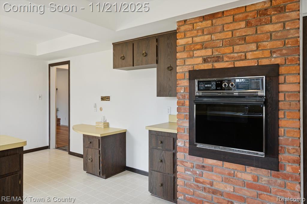 5593 Woodwind Drive, Bloomfield Hills, MI 48301 — Photo 35