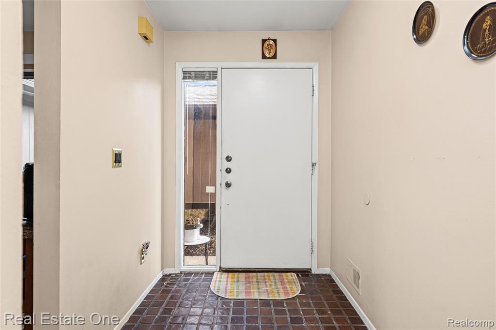 5226 Brett Court, West Bloomfield, MI — Photo 5
