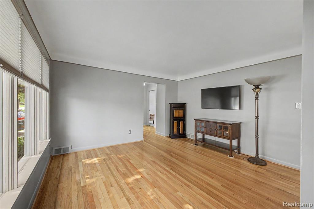 9904 Fox Avenue, Allen Park, MI 48101 — Photo 6