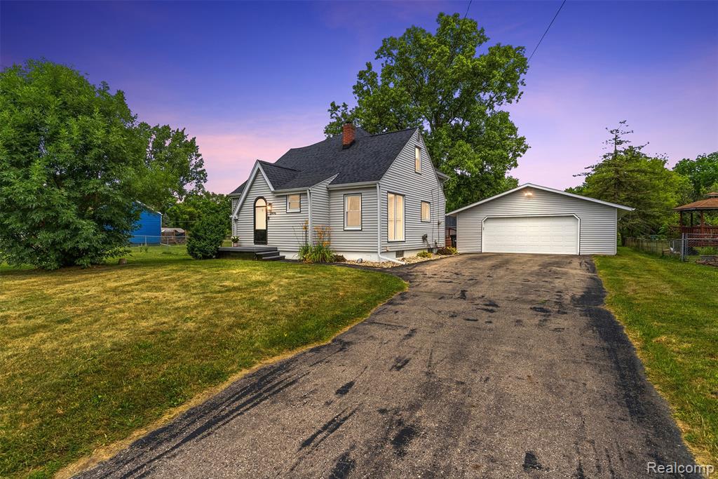2496 Stockbridge Street, Burton, MI 48509