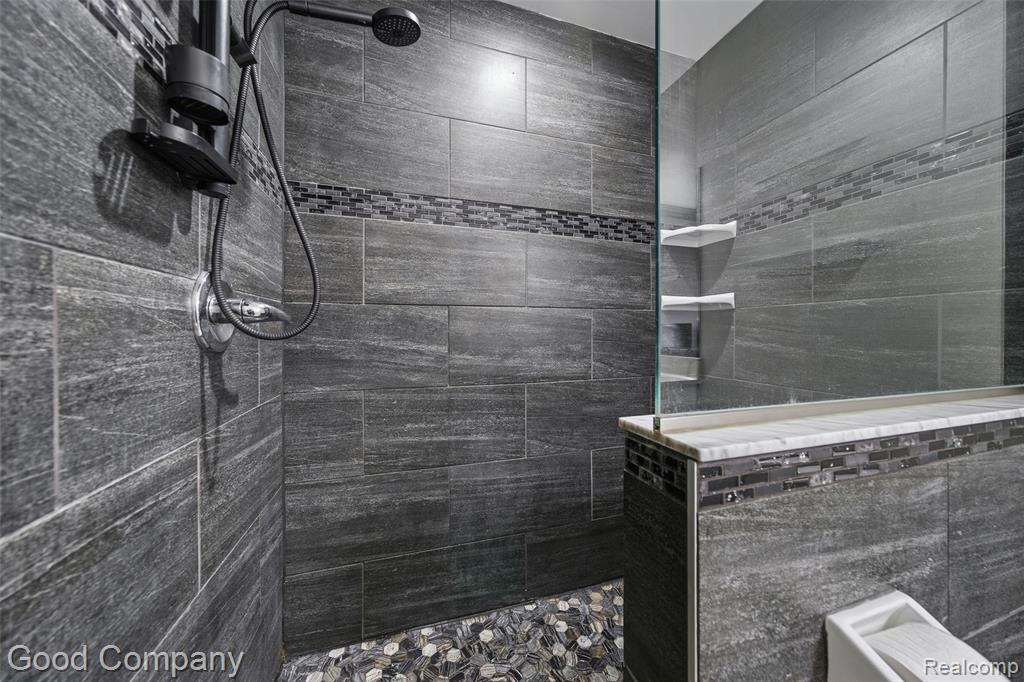 568 E Coy Avenue, Hazel Park, MI 48030 — Photo 17