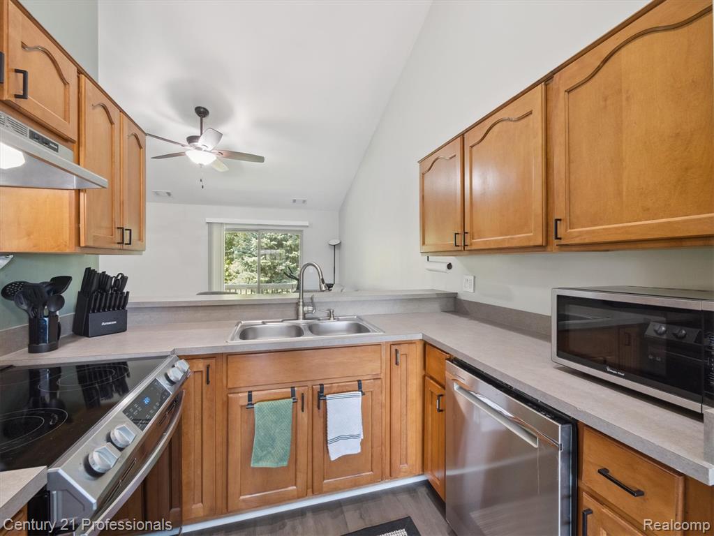 41027 Rose Lane, Clinton Twp, MI 48036 — Photo 13