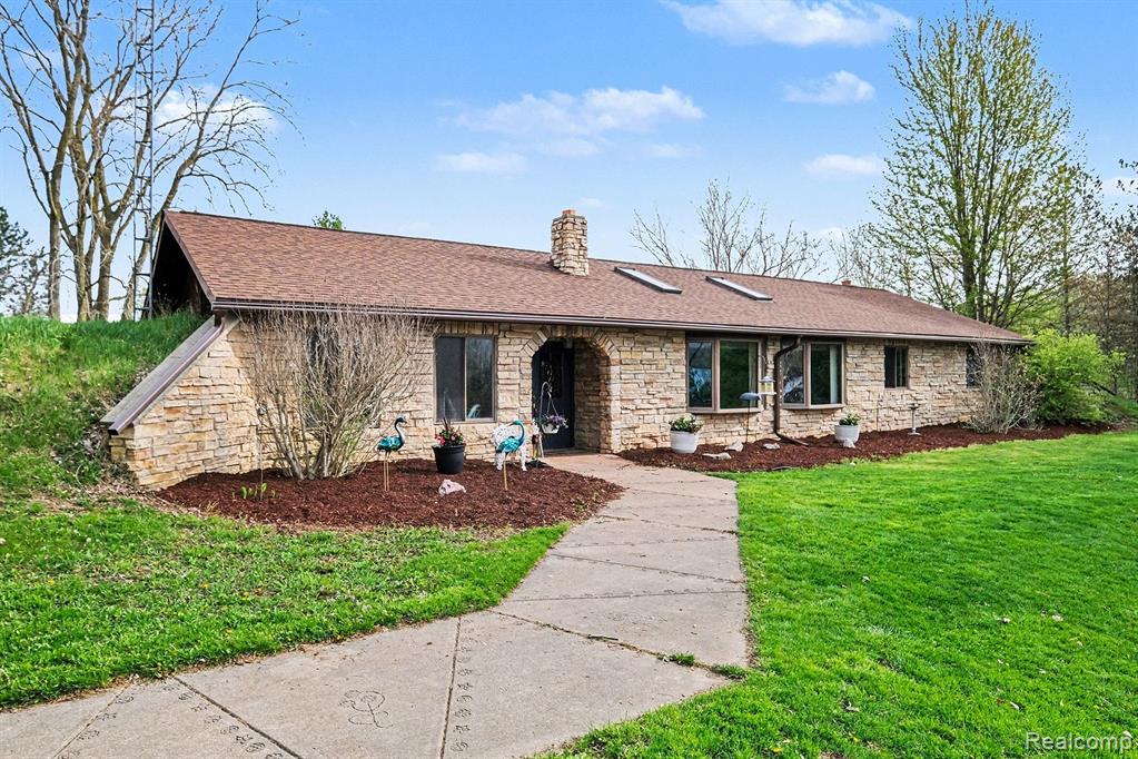 6095 S Sheridan Avenue, Durand, MI 48429 — front exterior