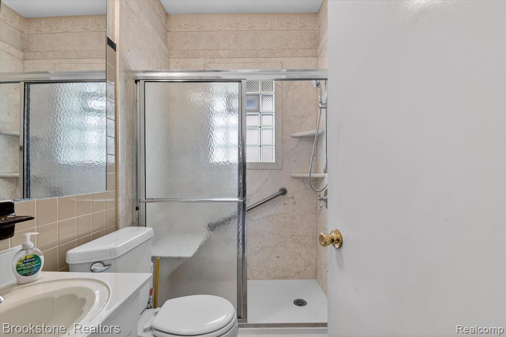 86 OAKDALE Boulevard, Pleasant Ridge, MI — Photo 16