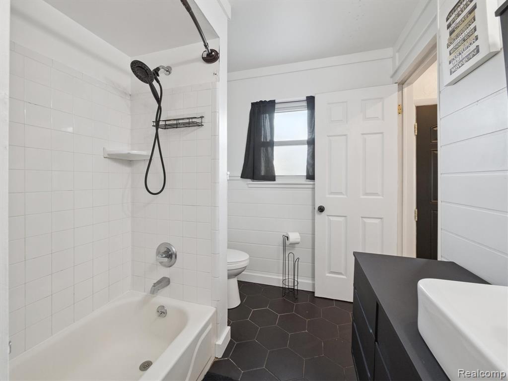 30083 Lisch Street, Gibraltar, MI — Photo 19