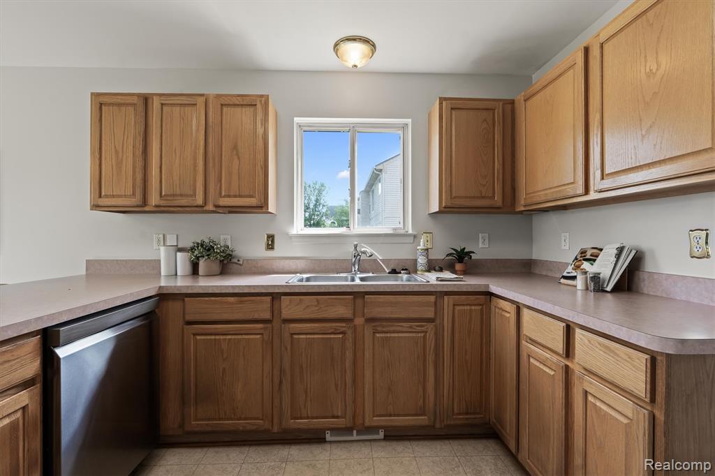 8249 Clocktower Court, Romulus, MI 48174 — Photo 12
