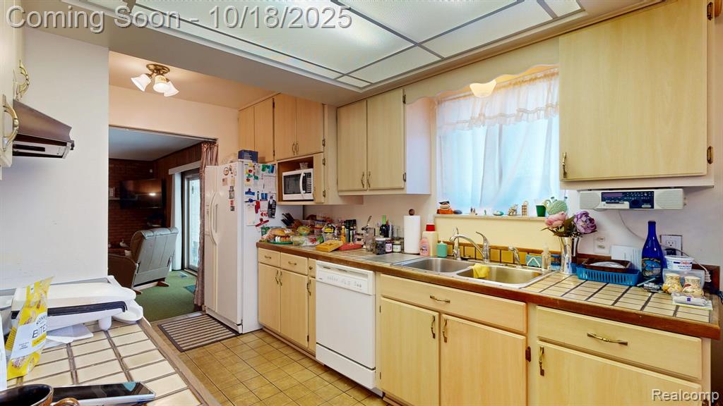 4148 Conne Mara Lane, Waterford, MI 48329 — Photo 10