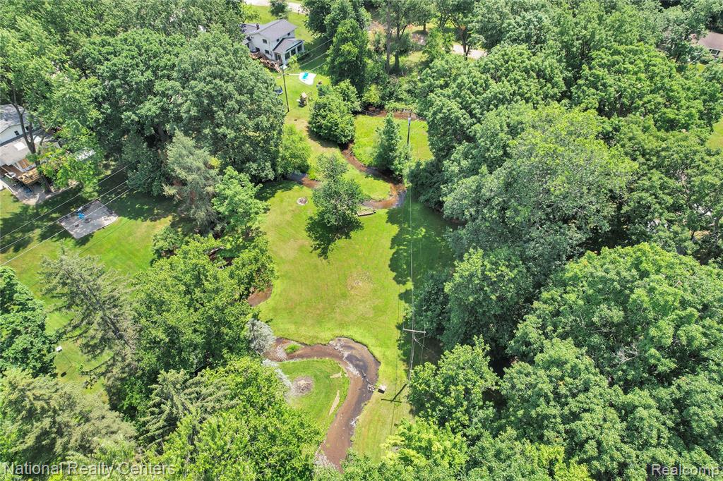 1521 Thread Valley, Holly, MI 48442 — Photo 20