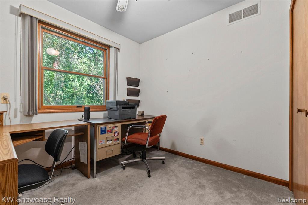 766 WHITE HOUSE Drive, Highland, MI 48356 — Photo 27