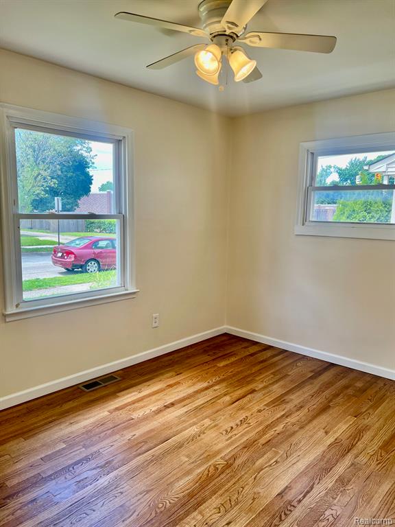 957 E MEYERS Avenue, Hazel Park, MI 48030 — Photo 6