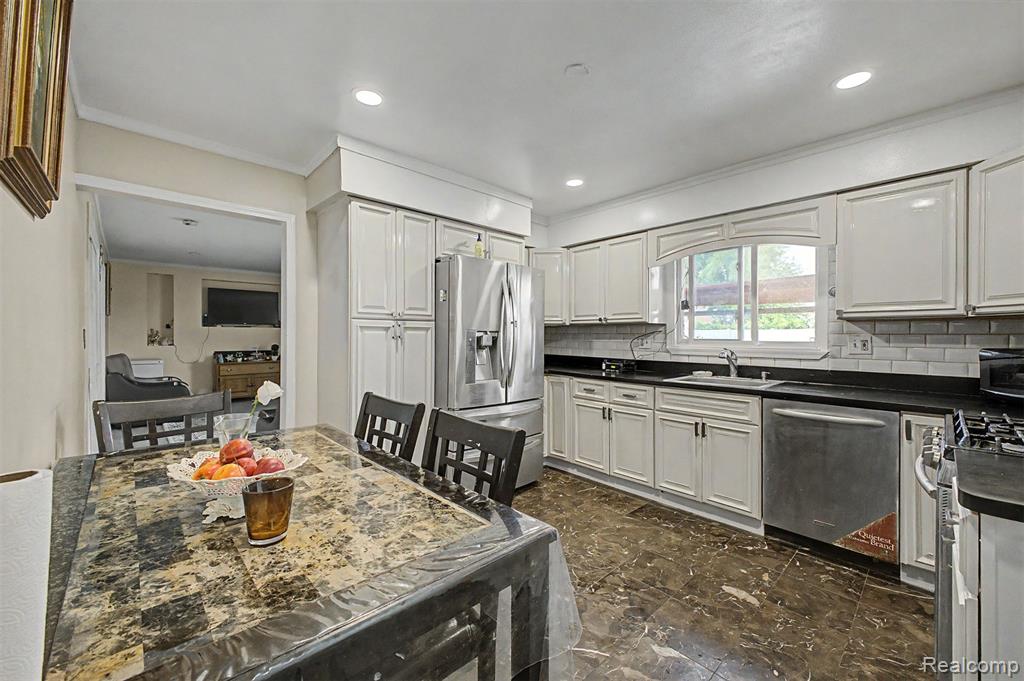 8650 Whitlock Avenue, Dearborn, MI 48126 — Photo 8
