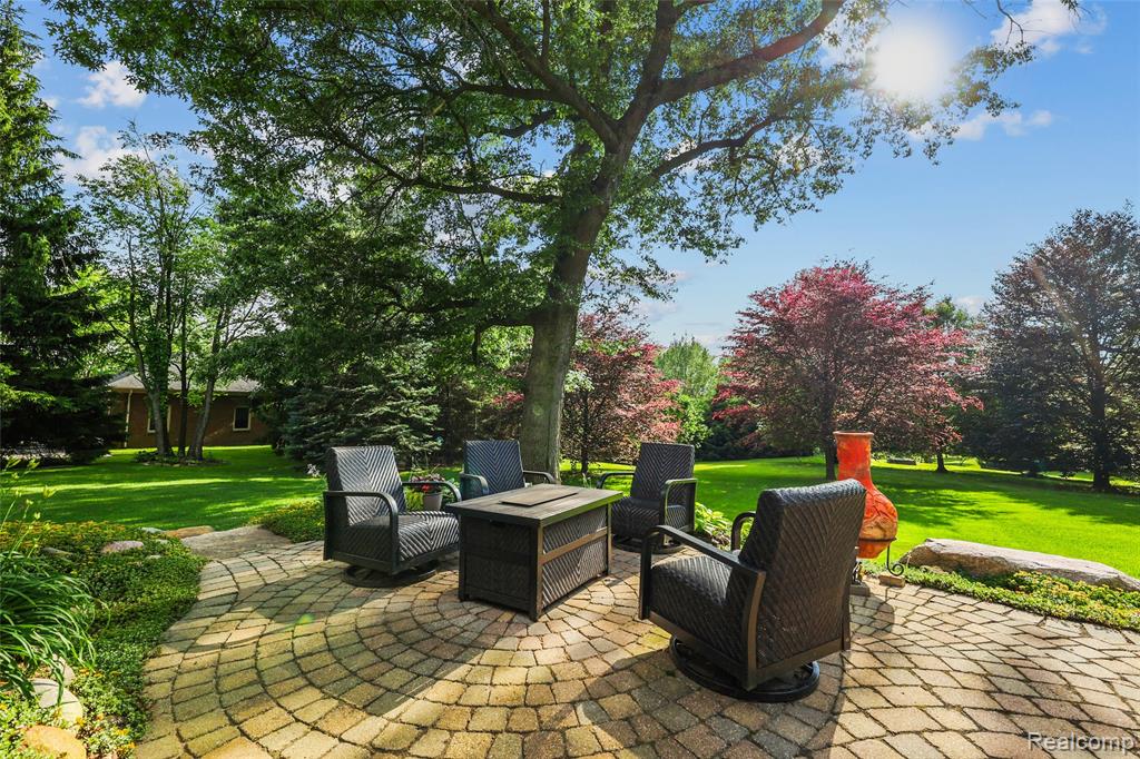 225 Redwood Lane, Leonard, MI 48367 — Photo 38