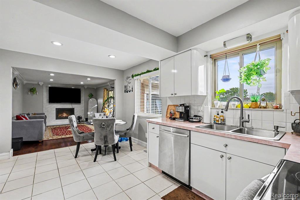 4274 Dickson Drive, Sterling Heights, MI 48310 — Photo 12