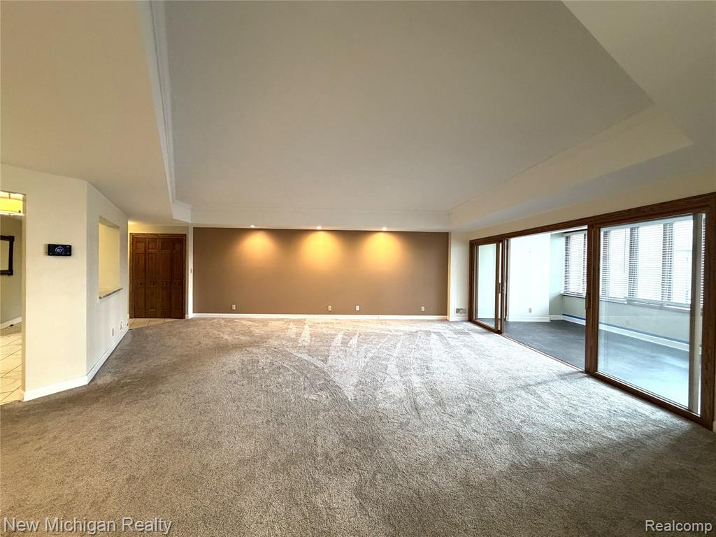 43000 12 Oaks Crescent Drive, 2033, Novi, MI 48377 — Photo 5