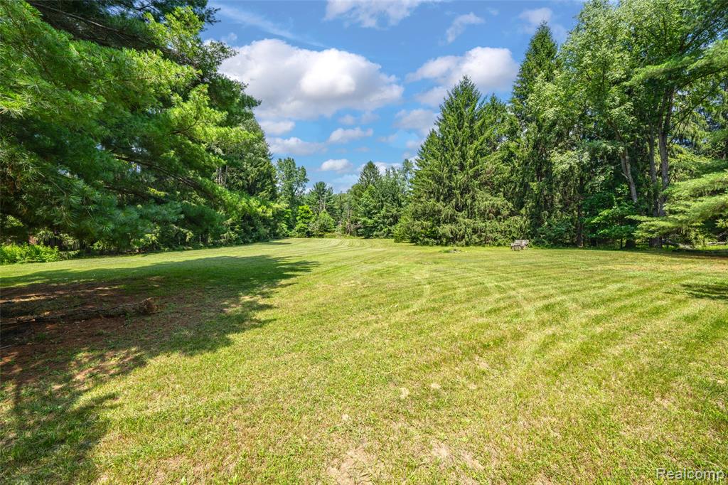 4565 Brookside Road, Fenton, MI 48430 — Photo 45