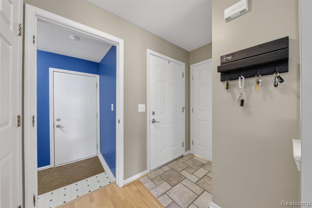 4554 Hunters Circle E, Canton, MI 48188 — Photo 15