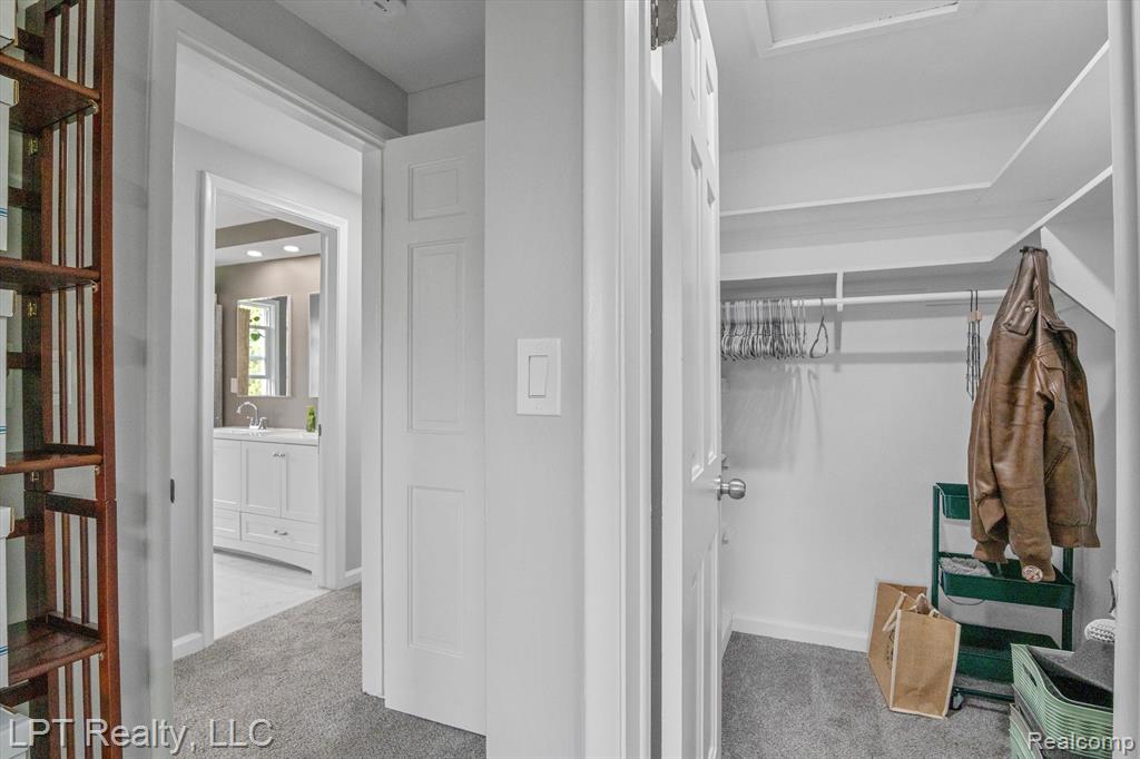 18441 ROSELAND Boulevard, Lathrup Village, MI 48076 — Photo 38