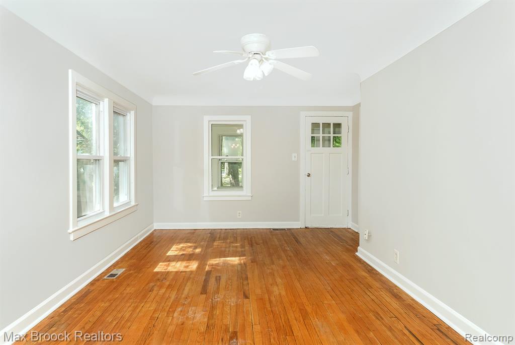 594 ANDRESEN Court, Hazel Park, MI 48030 — Photo 4
