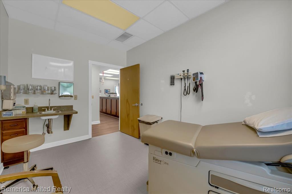1050 Corporate Office Drive, Milford, MI 48381 — Photo 31