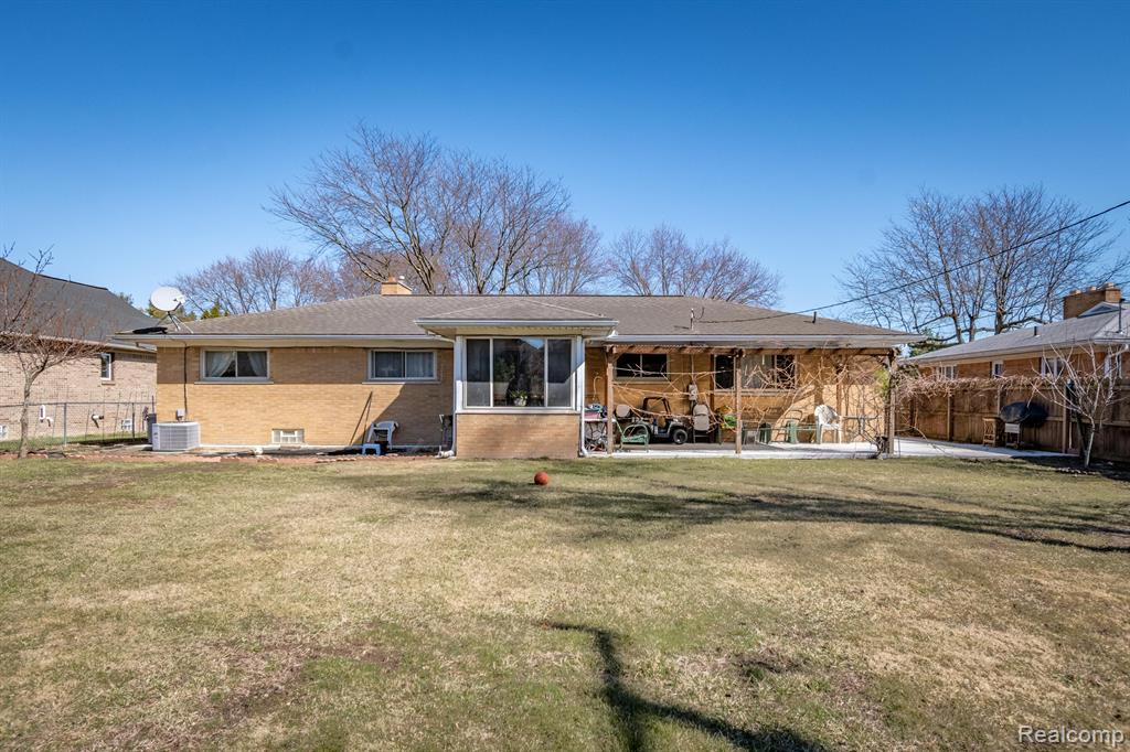42323 TESSMER Drive, Sterling Heights, MI 48314 — Photo 35