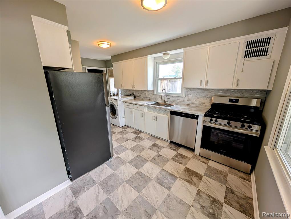 4302 Mandalay Avenue, Royal Oak, MI 48073 — Photo 8