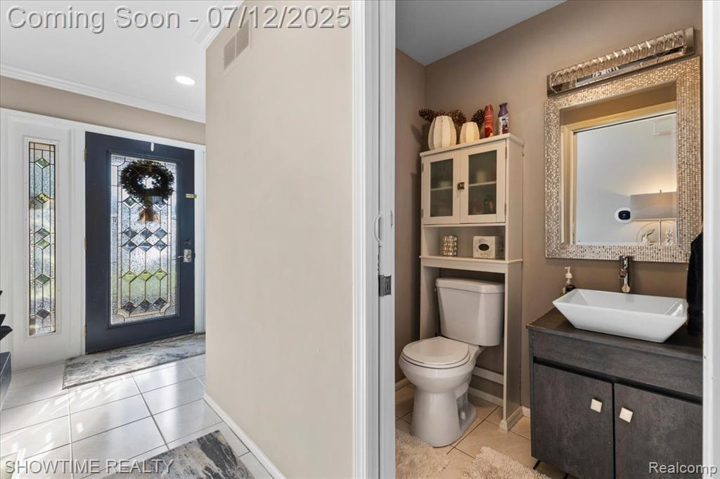 41741 Lore Court, Clinton Twp, MI 48038 — Photo 17