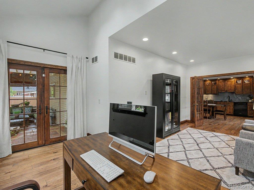 1010 Genesee Drive, Royal Oak, MI 48073 — Photo 24