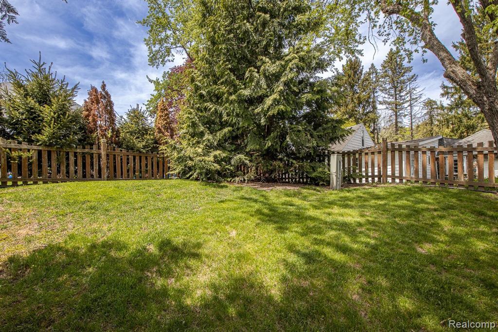 880 Frank Road, Lake Orion, MI 48362 — Photo 43