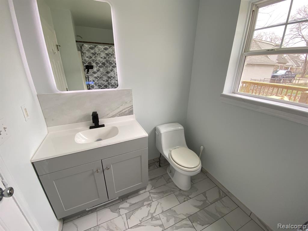 21032 WOODSIDE Avenue, Ferndale, MI 48220 — Photo 12